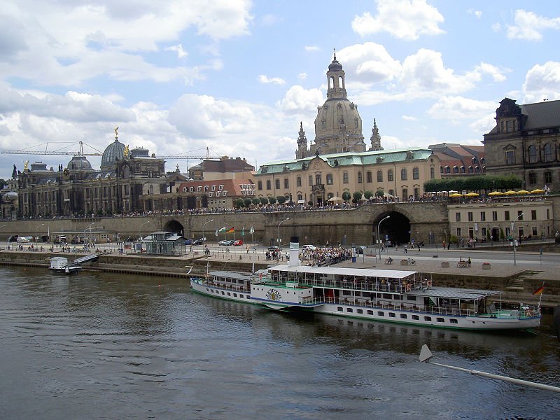 Терраса Брюля, вид с правого берега Эльбы