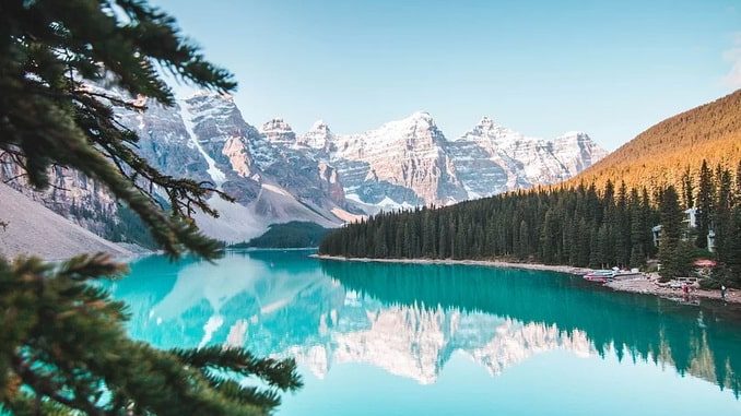 клен это символ какой страны. banff min. клен это символ какой страны фото. клен это символ какой страны-banff min. картинка клен это символ какой страны. картинка banff min. Символом Канады считается не любой кленовый лист, а именно лист сахарного клена. Это дерево растет исключительно в Северной Америке, и только там из него производят знаменитый кленовый сироп. Почему лист сахарного клена стал национальным знаком канадского государства?