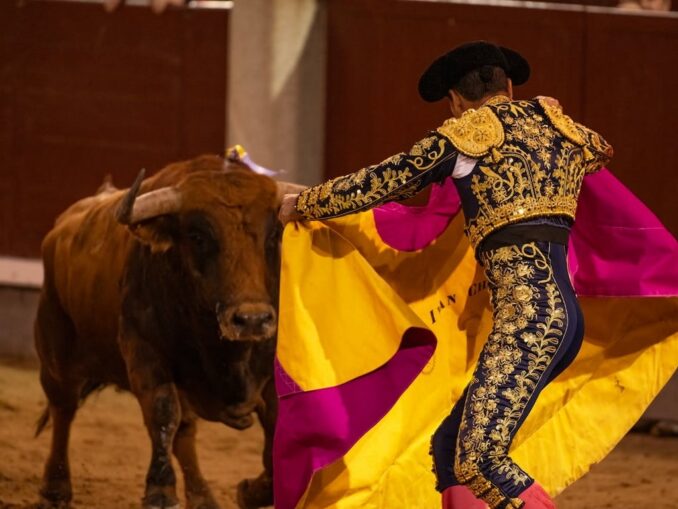 Коррида - Испания находится на Иберийском полуострове