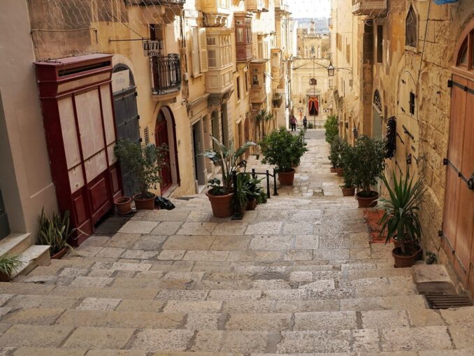 Улочка - Валлетту на Мальте можно посетить за 1 день
