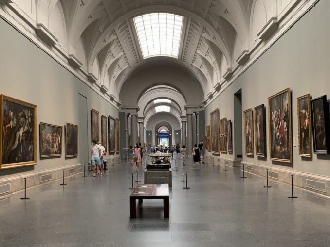 Зал в Музее Прадо в Мадриде