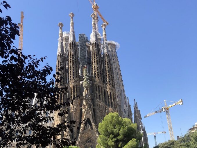 У Саграды Фамилии 18 башен