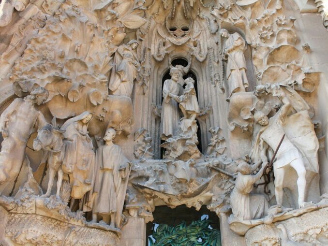 Собор Саграда Фамилия выстроен в стиле каталанский модерн