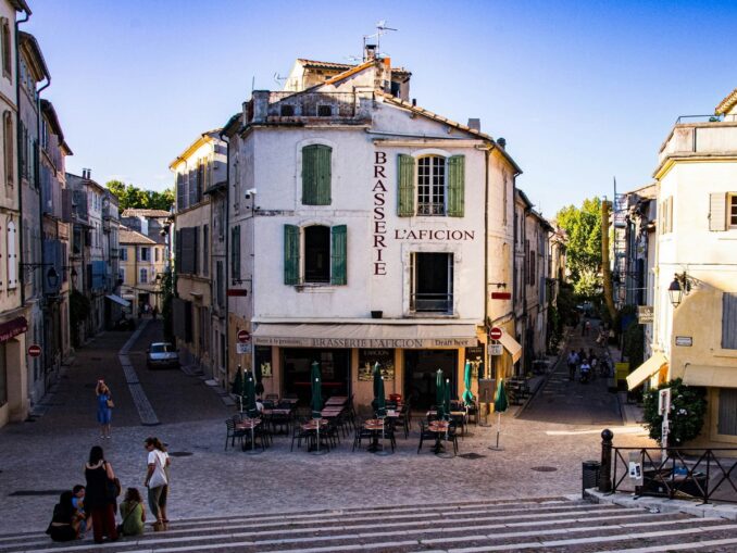 В Арль можно запросто съездить из Авиньона