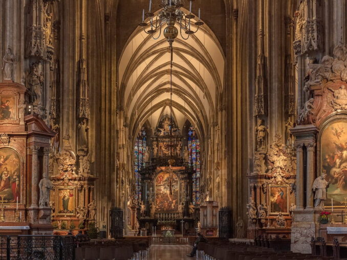 Главный неф собора святого Стефана в Вене