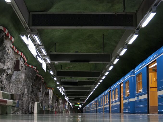 Станция - как ездить в метро Стокгольма