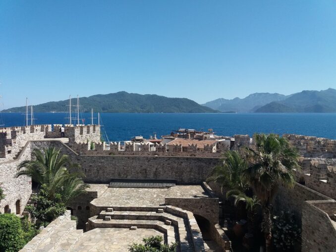 Старинный замок - главная достопримечательность Мармариса