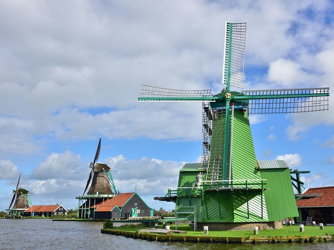 Ветряные мельницы - непременный атрибут географии Нидерландов