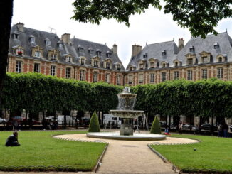 Площадь Вогезов - самая старая площадь в Париже