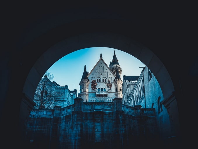 Замок Нойшванштайн - история корнями уходит в сказки