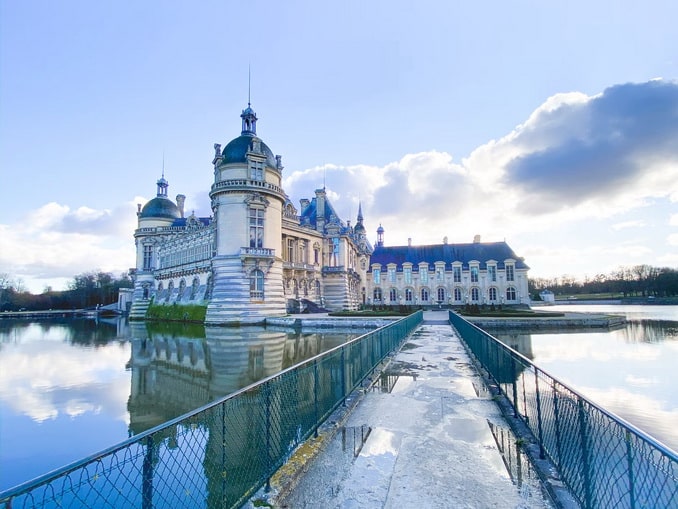 Большой дворец Шантильи построили в XIX веке