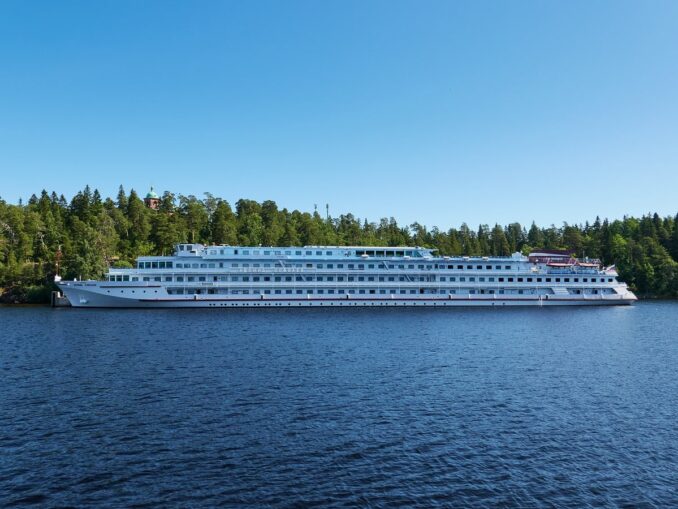 Круизы по Ладожскому озеру отправляются из Санкт-Петербурга