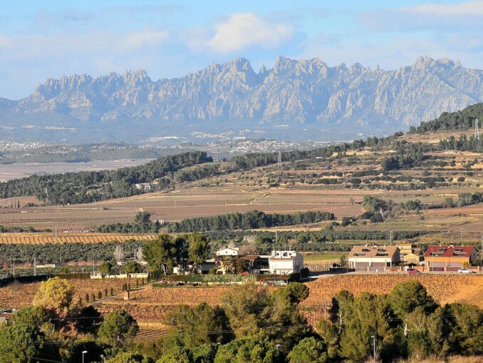 Помимо монастыря, нужно увидеть и горы Монсеррат в Каталонии
