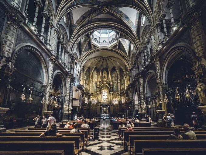 Собор Монсеррата нужно в первую очередь посетить в монастыре