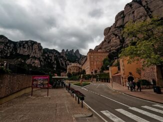 Монастырь Монсеррат находится в 45 километрах от Барселоны