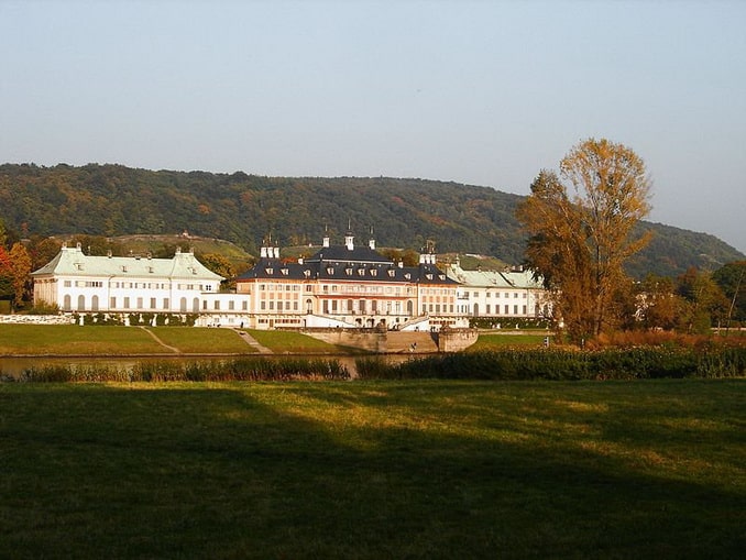 Дворец Пильниц - вид с другого берега Эльбы