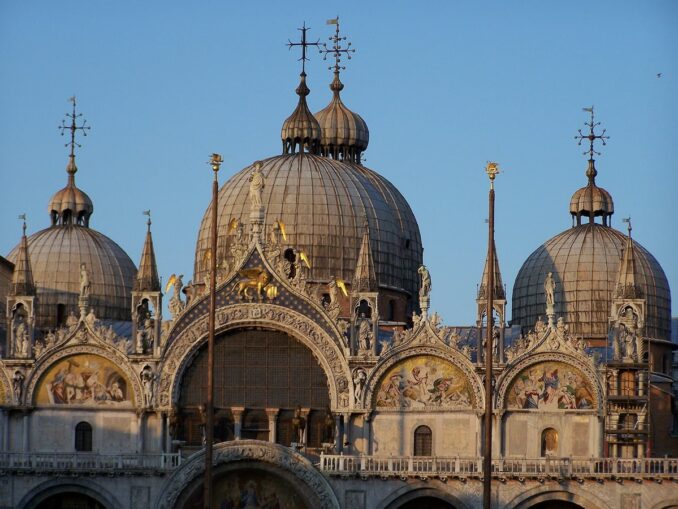 У собора Сан-Марко в Венеции фальшивые купола