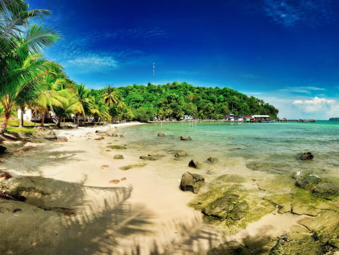 На Фукуоке в конце осени можно отдохнуть на море