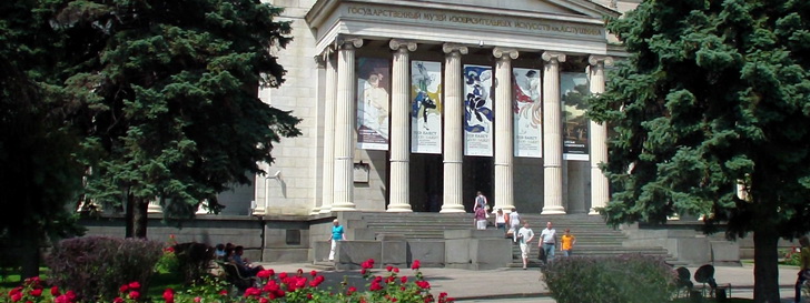 Вход в Главный корпус ГМИИ