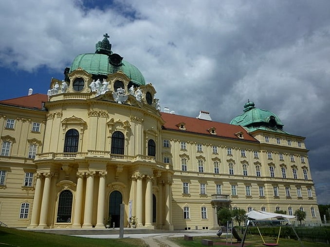 Королевский дворец в Клостернойбурге