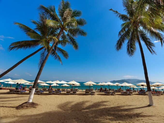 Пляж близ Нячанг Пляжи без волн в ноябре лучше искать рядом с Нячангом