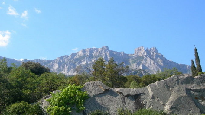 Ай-Петри, Крым, Россия Ай-Петри, вид из парка Воронцовского дворца