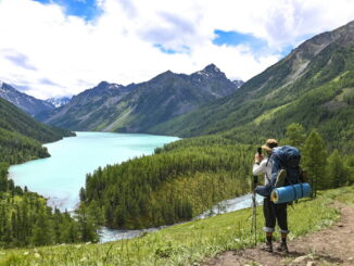 Алтайские горы находятся в России на границе с Монголией и Китаем