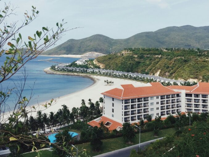 Пляж в Начанге, фото unsplash.com/@Anh Tuan To Отдохнуть в Нячанге в январе можно за небольшие деньги