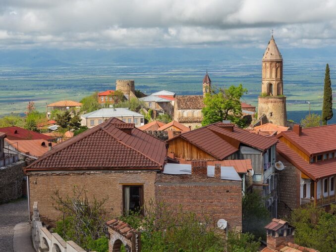 В Грузии нужно съездить в город Сигнахи в Кахетии 