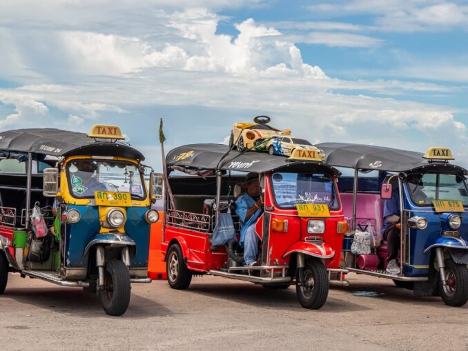 В Таиланде по традиции используют тук-туки