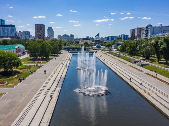 Набережная реки Исеть в Екатеринбурге