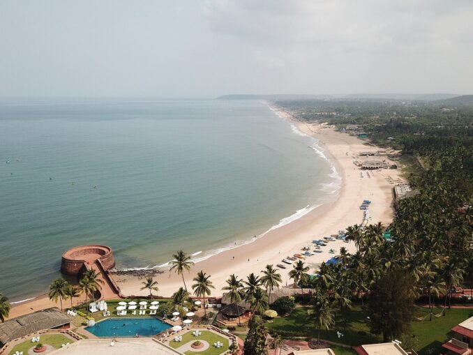 Пляж Кандолим На пляже Кандолим на Гоа отдыхают семейные туристы