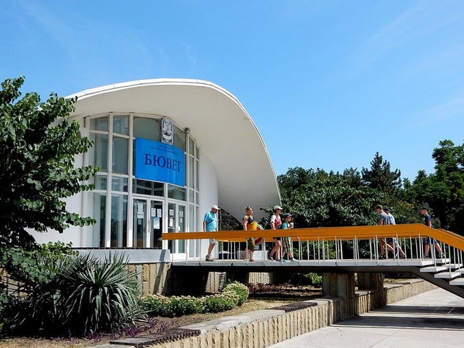 На отдыхе нужно попробовать целебную минеральную воду