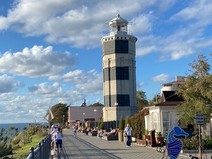 В Анапе нужно посмотреть на маяк на набережной