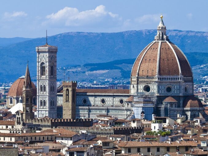 Собор Санта-Мария-дель-Фьоре обязательно нужно посетить во Флоренции