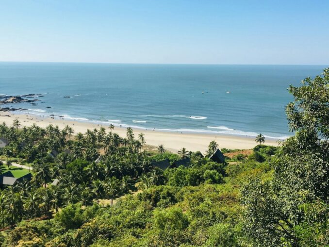 Пляж Вагатор, фото unsplash.com/@dropdead На Вагаторе обычно немного туристов