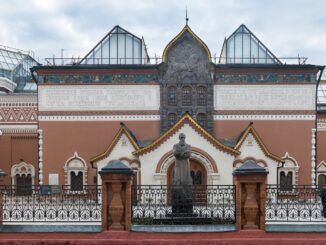 Третьяковская галерея в Москве находится в здании, спроектированном Васнецовым
