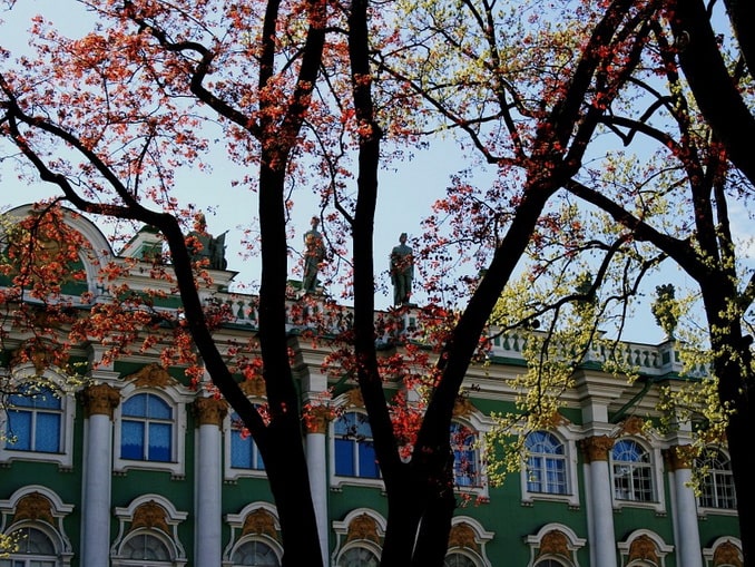 Внутренний двор Зимнего дворца, главного в Санкт-Петербурге