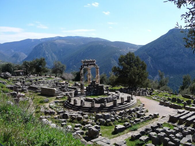 Дельфы в Греции стоит посетить обязательно