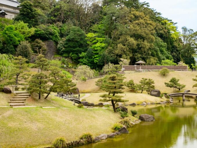 В сад Кэнроку-эн можно ехать в любое время года