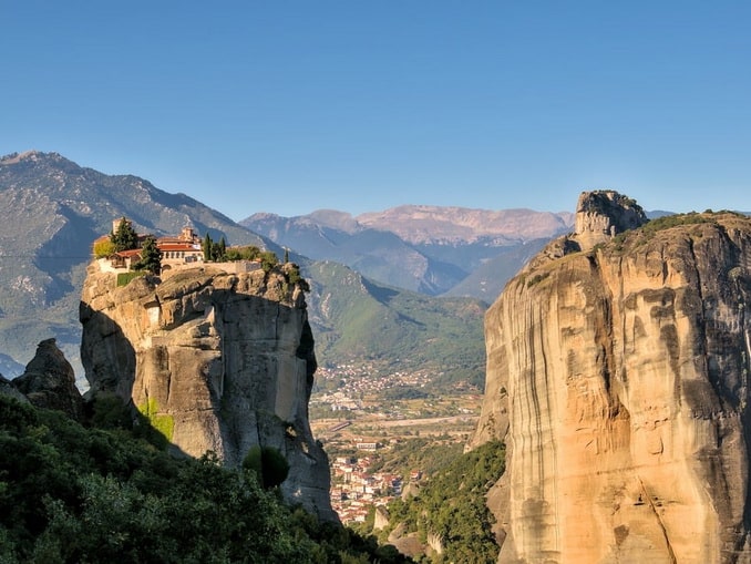 Монастыри Метеоры в первую очередь нужно посмотреть в Греции