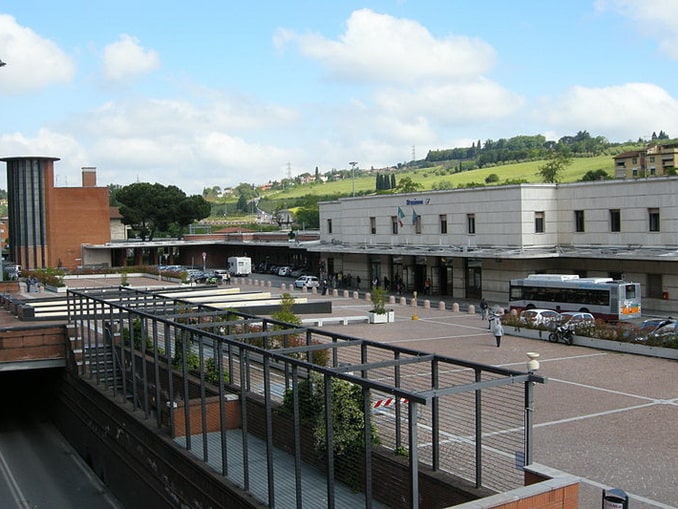 Железнодорожный вокзал посещение Сиены начинается здесь