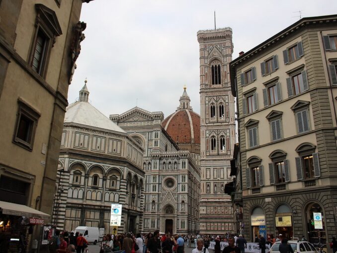 Собор Санта-Мария-Дель-Фьоре - отзывы о Флоренции обычно начинаются с описания Дуомо
