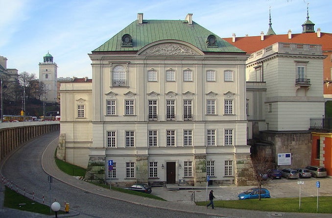 "Дворец под железной крышей" в Варшаве