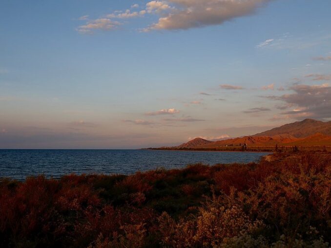На озеро Иссык-Куль лучше всего ехать летом, в августе