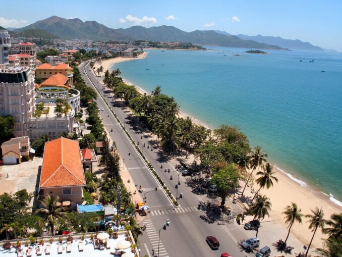 Центральны пляж в Нячанге находится недалеко от отелей