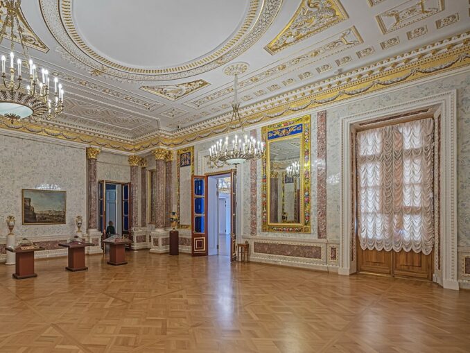 Зал Инженерного (Михайловского) замка в Санкт-Петербурге