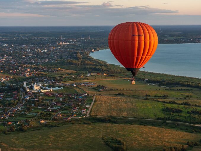 Плещеево озеро и Переславль-Залесский сверху