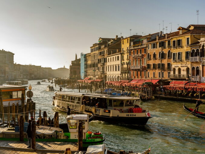 До Венеции легко добраться из аэропорта Марко Поло по воде