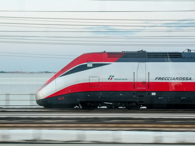 Из других городов Италии до Венеции быстрее добираться на поезде